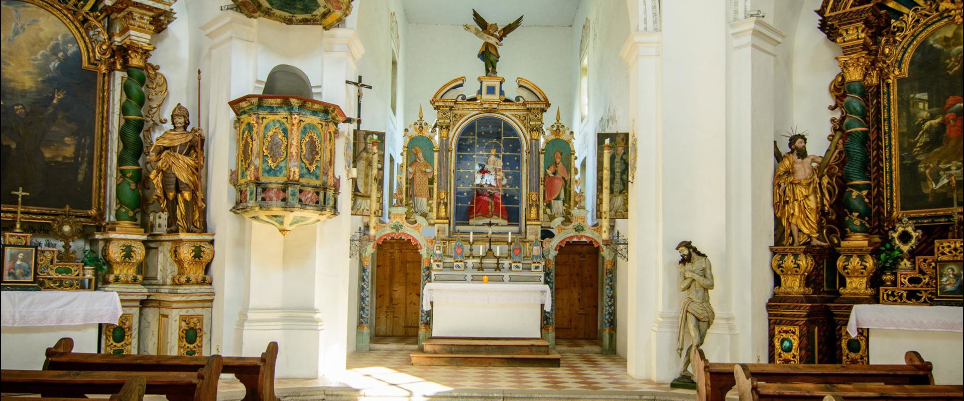 Die Liebfrauenkirche im Inneren des Klosters Säben