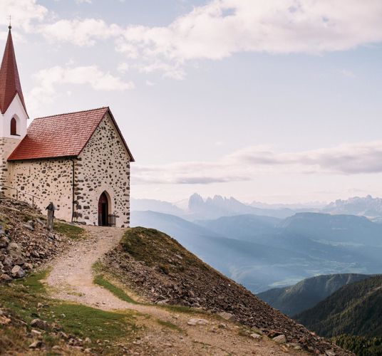Die Kirche auf dem Latzfonser Kreuz