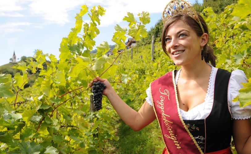 5th Törggele Queen 2010/2011: Margit Pittschieler from Feldthurns, Ofenwolfhof