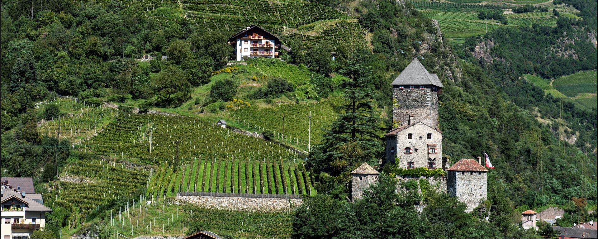 Blick von unten auf das Schloss Branzoll