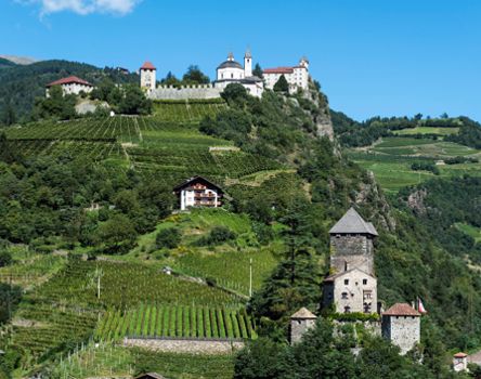 Blick von unten auf das Schloss Branzoll