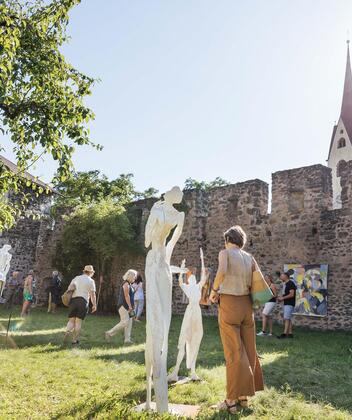 Besuchende der Kulturmeile Gufidaun
