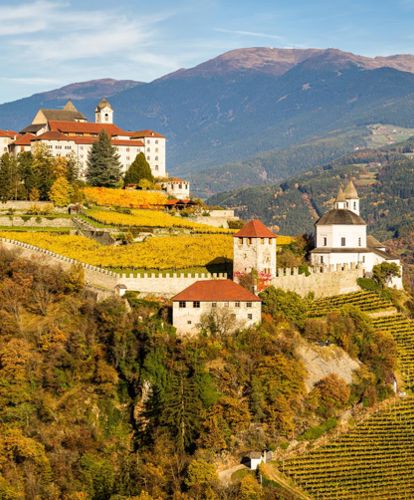 Vista sul Monastero di Sabiona in autunno