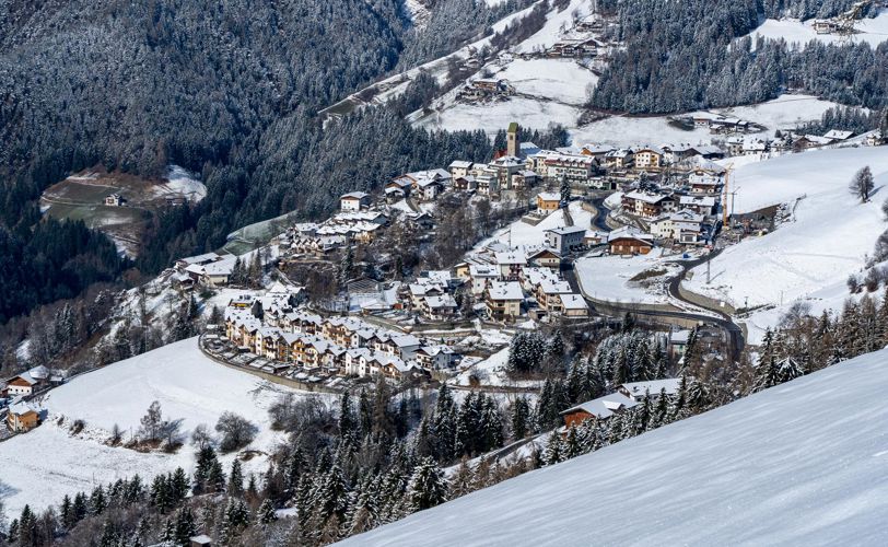 Blick auf Latzfons im Winter