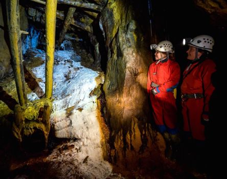 Zwei Frauen im Bergwerk Villanders