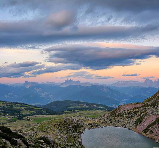L'Alpe di Villandro con il lago dei morti