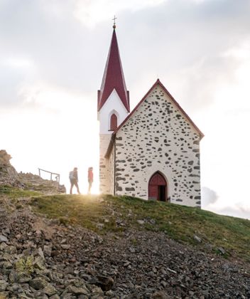 Die Kirche auf dem Latzfonser Kreuz