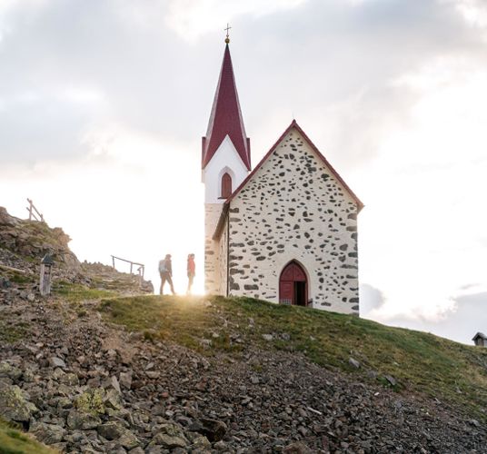 Die Kirche auf dem Latzfonser Kreuz