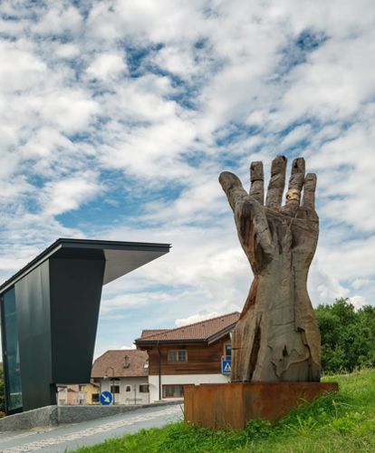klausen-feldthurns-holz-bildhauersymposium-kunst-am-keschtnweg_rene-gruber