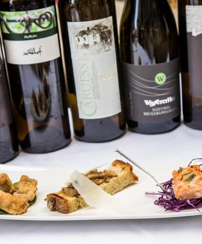 Fingerfood and wine