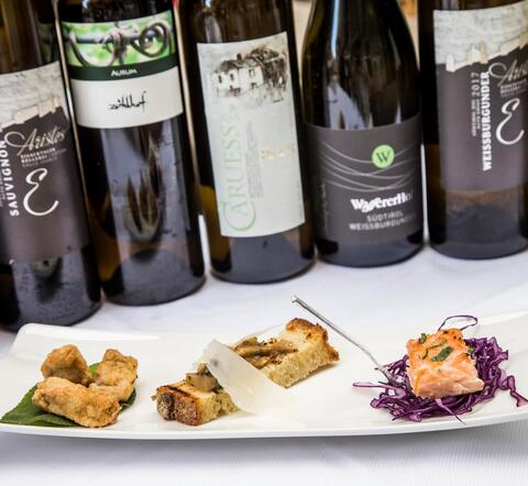 Fingerfood and wine