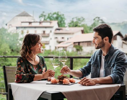 tv-klausen-wein-genuss-fruehling-tobias-kaser-004